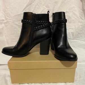 American Eagle black ankle boots